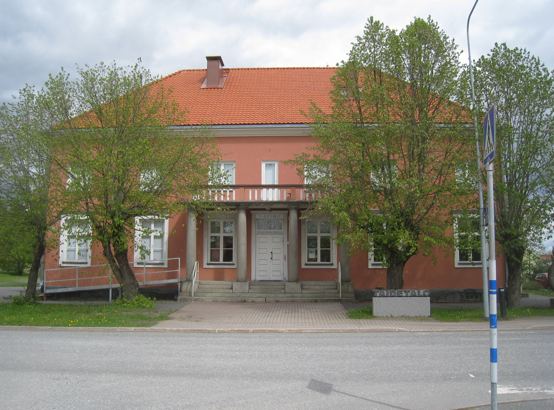 Loimaan taidetalo, kuva rakennuksesta, jossa museo sijaitsee.