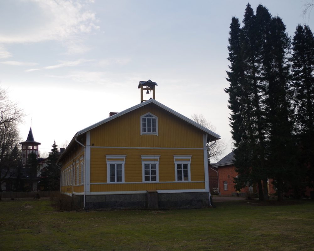 Vanha väentuparakennus, jossa Koskipirtin museo sijaitsee.