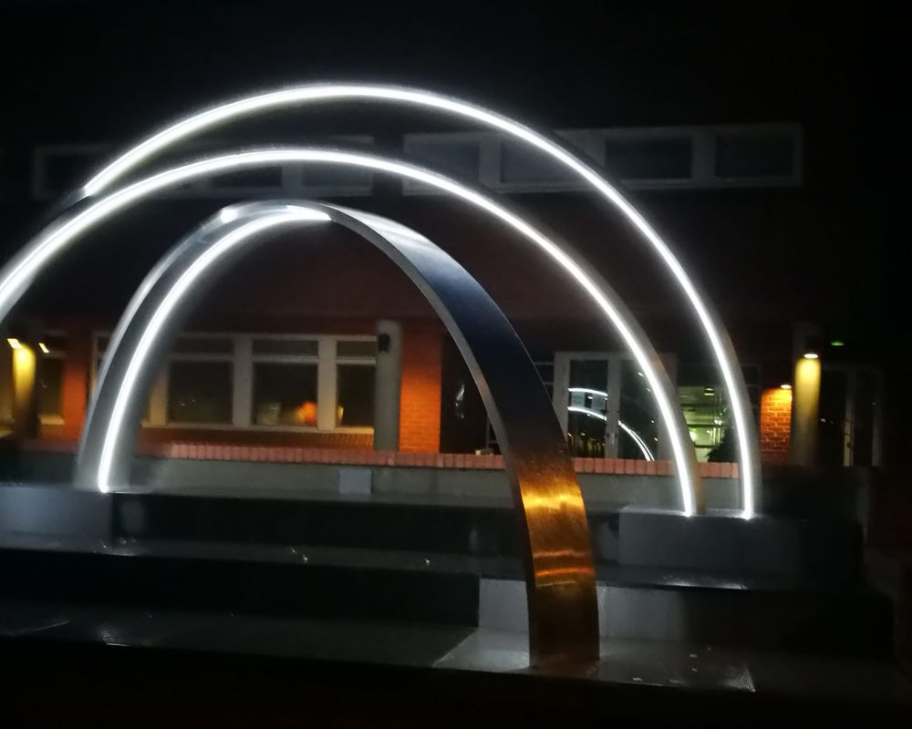 Kaaret Taideteos jossa kolme kaarta.