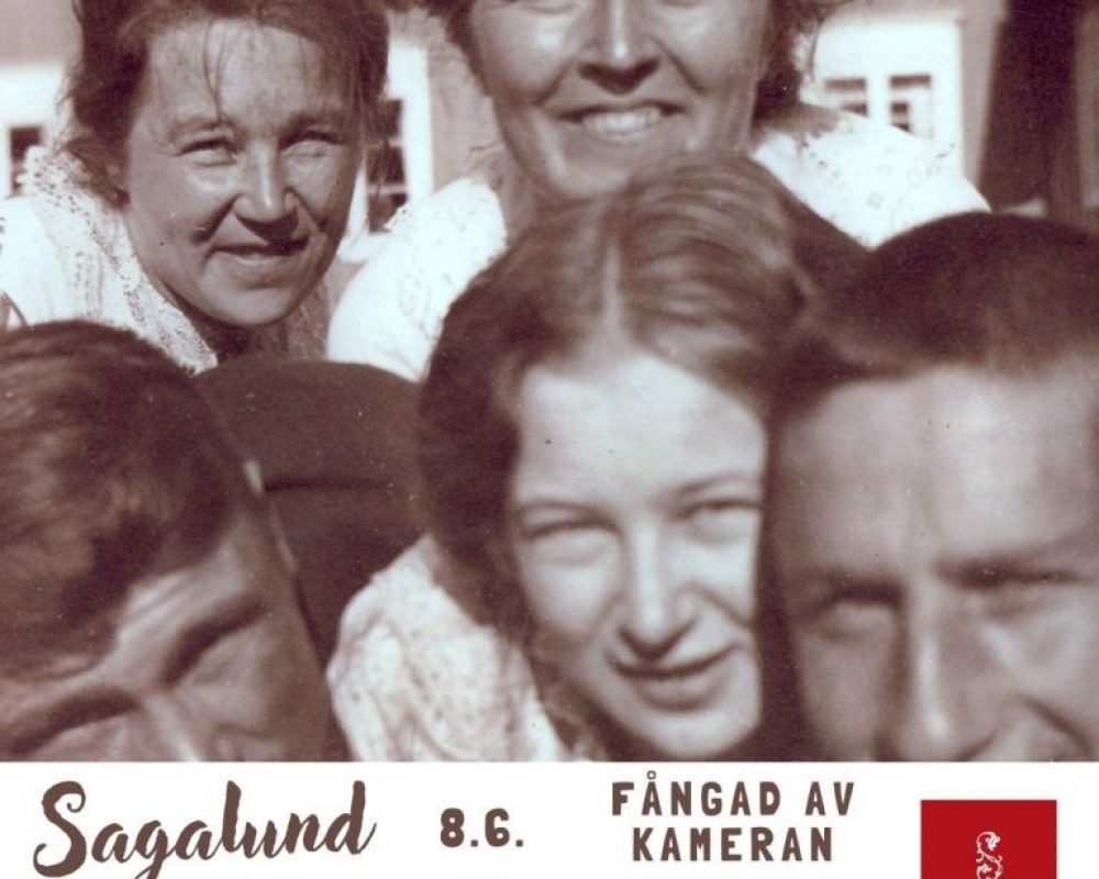 Kameran lumoissa Viiden ihmisen kasvot lähikuvassa