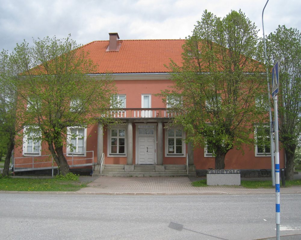 Loimaan taidetalo, kuva rakennuksesta, jossa museo sijaitsee.