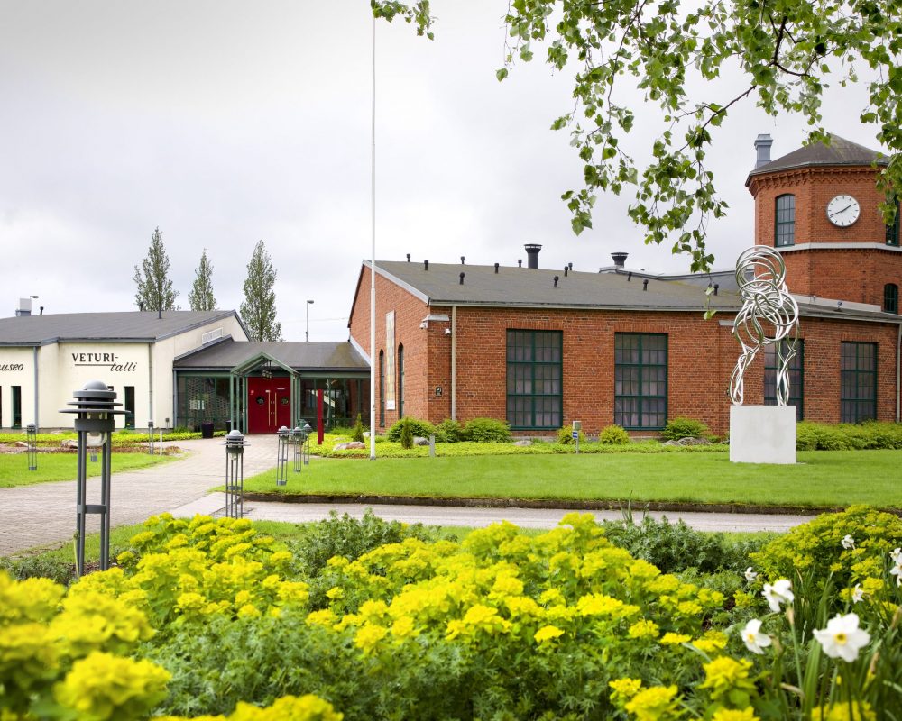 _N7A0096 Salon taidemuseo Veturitalli kuvattuna alkukesällä, pilvisellä säällä